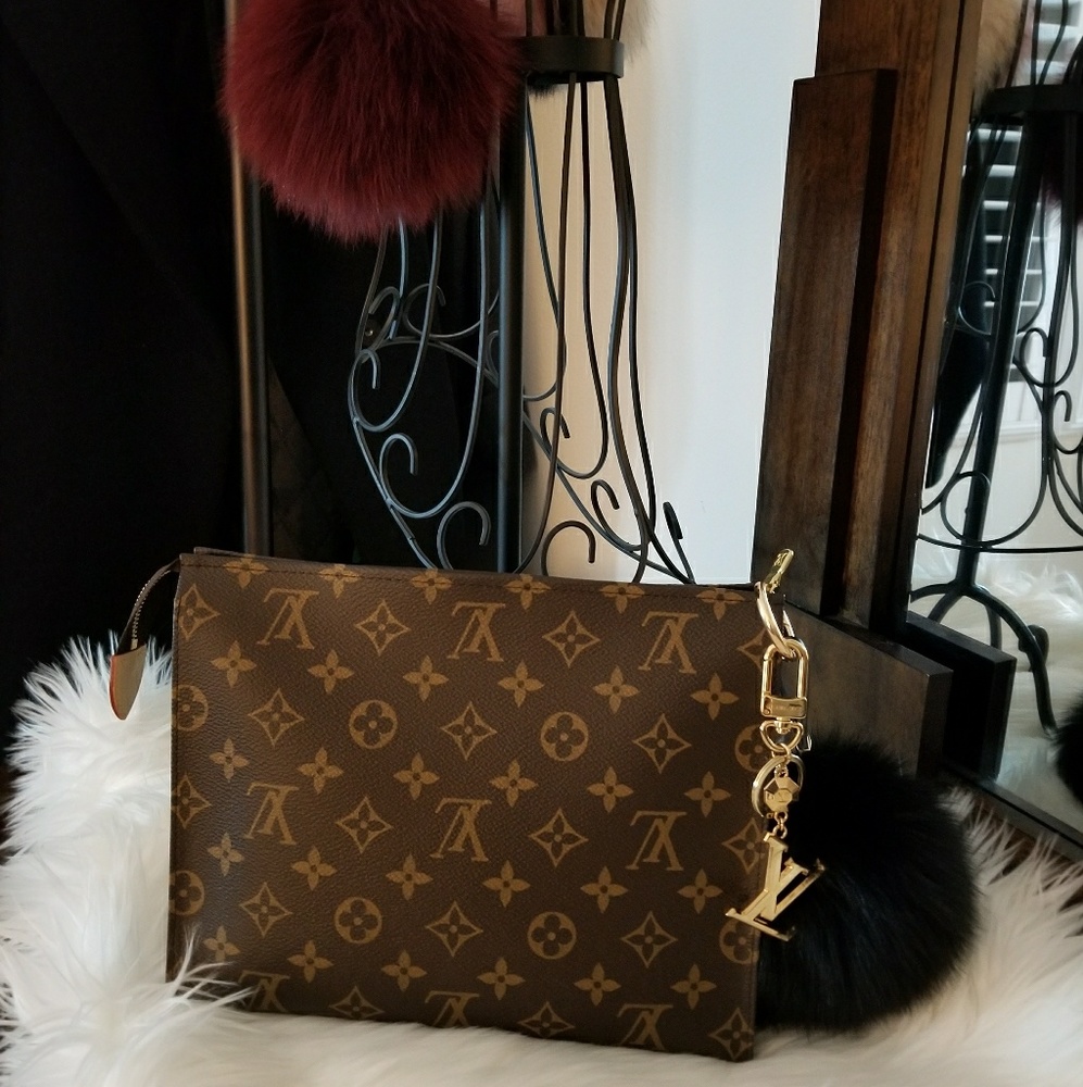 Louis Vuitton Toiletry 26
